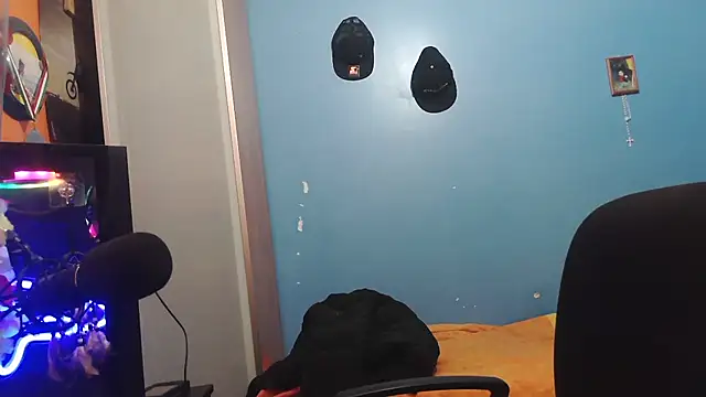 Badboyi1997 online show from December 5, 2025, 4:43 am