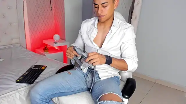 Snapshot of Lucii_fer_ chatting on February 6, 2026, 11:35 am Lucii fer online show from February 6, 2026, 11:35 am