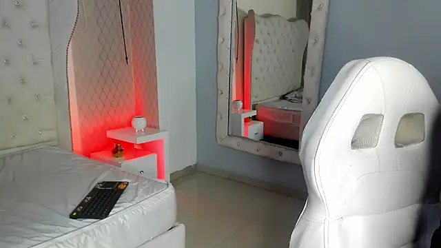 Snapshot of Lucii_fer_ chatting on February 7, 2026, 11:25 am Lucii fer online show from February 7, 2026, 11:25 am