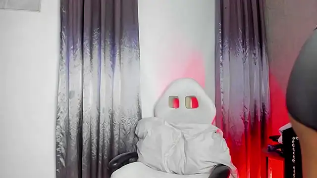 Snapshot of Lucii_fer_ chatting on February 26, 2026, 11:31 am Lucii fer online show from February 26, 2026, 11:31 am