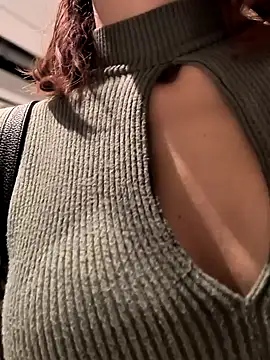 Snapshot of beaverwoman chatting on December 22, 2024, 2:06 pm beaverwoman online show from December 22, 2024, 2:06 pm