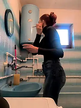 Snapshot of beaverwoman chatting on January 27, 2025, 8:29 am beaverwoman online show from January 27, 2025, 8:29 am