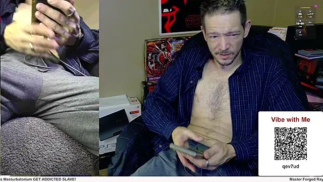 Snapshot of MasterForgedRayy chatting on December 9, 2024, 3:18 am MasterForgedRayy online show from December 9, 2024, 3:18 am