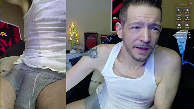 Snapshot of MasterForgedRayy chatting on December 27, 2024, 8:13 am MasterForgedRayy online show from December 27, 2024, 8:13 am