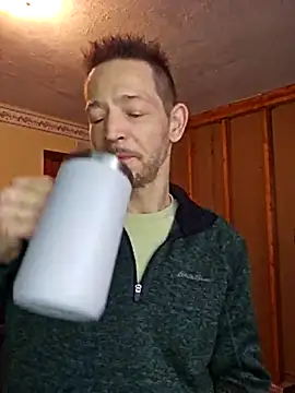 Snapshot of MasterForgedRayy chatting on February 10, 2025, 2:05 pm MasterForgedRayy online show from February 10, 2025, 2:05 pm