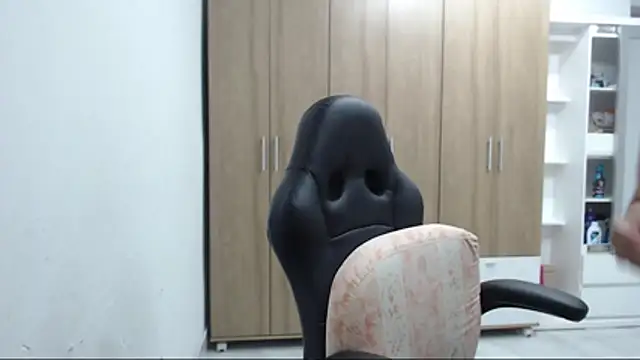 RoxanaLove9 online show from November 16, 2025, 10:04 pm