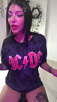 Luna-Chann online show from February 13, 2026, 10:39 pm