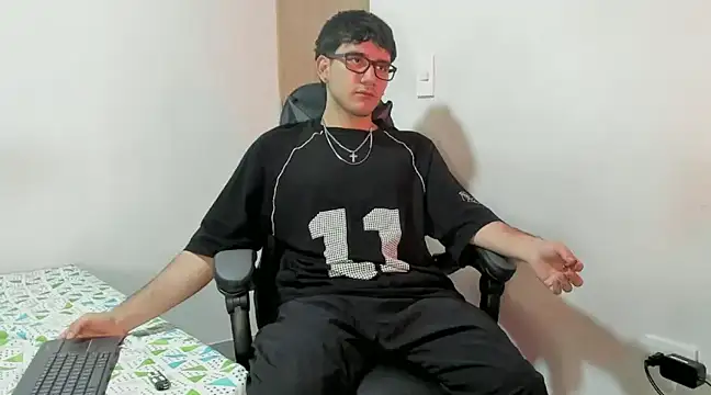 Snapshot of leo030809 chatting on December 3, 2024, 11:24 pm leo030809 online show from December 3, 2024, 11:24 pm