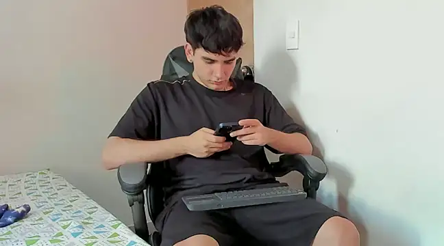 Snapshot of leo030809 chatting on December 5, 2024, 2:22 pm leo030809 online show from December 5, 2024, 2:22 pm