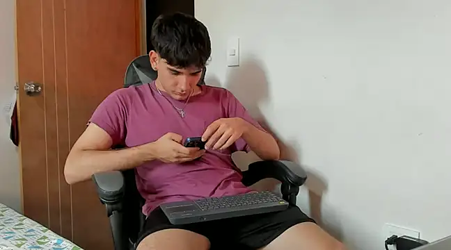 Snapshot of leo030809 chatting on December 9, 2024, 9:26 pm leo030809 online show from December 9, 2024, 9:26 pm