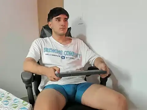 Snapshot of leo030809 chatting on January 10, 2025, 10:25 pm leo030809 online show from January 10, 2025, 10:25 pm