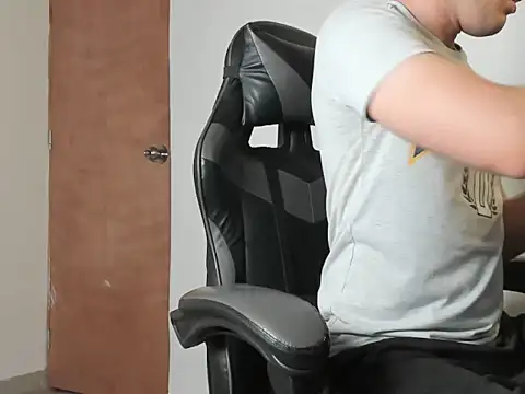 Snapshot of leo030809 chatting on February 14, 2026, 9:00 pm leo030809 online show from February 14, 2026, 9:00 pm