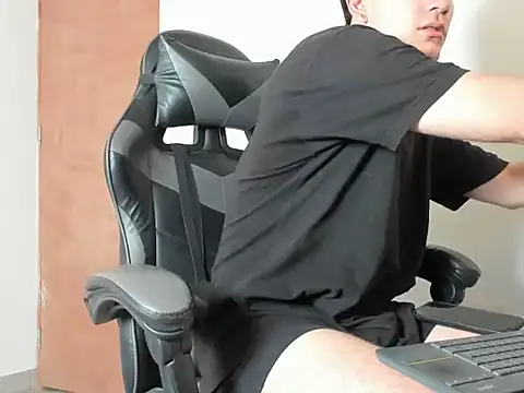 Snapshot of leo030809 chatting on February 17, 2026, 6:47 pm leo030809 online show from February 17, 2026, 6:47 pm