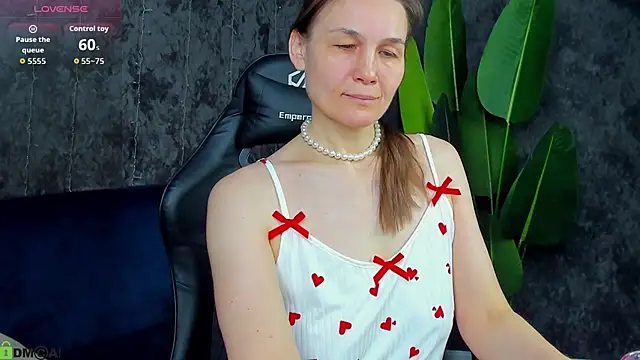 Snapshot of Lillian_White chatting on February 11, 2026, 1:10 am Lillian White online show from February 11, 2026, 1:10 am