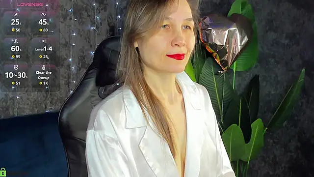 Snapshot of Lillian_White chatting on February 24, 2026, 1:03 am Lillian White online show from February 24, 2026, 1:03 am