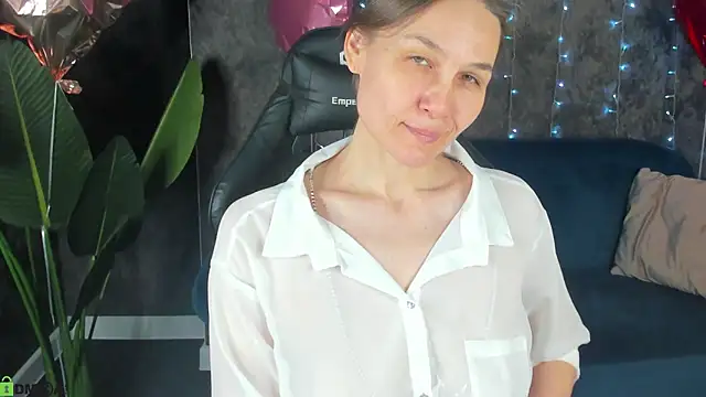 Snapshot of Lillian_White chatting on February 27, 2026, 1:05 am Lillian White online show from February 27, 2026, 1:05 am