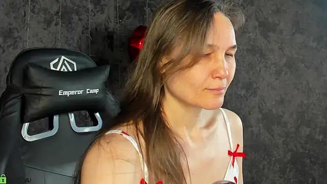 Snapshot of Lillian_White chatting on March 1, 2026, 12:56 am Lillian White online show from March 1, 2026, 12:56 am