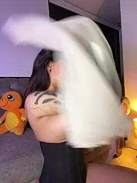 Snapshot of alessia_iris19 chatting on February 6, 2025, 3:27 am alessia iris19 online show from February 6, 2025, 3:27 am