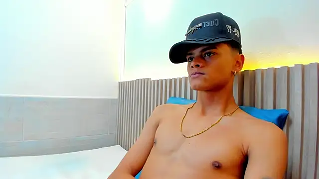 Snapshot of Billy_zander chatting on December 3, 2024, 4:39 pm Billy zander online show from December 3, 2024, 4:39 pm