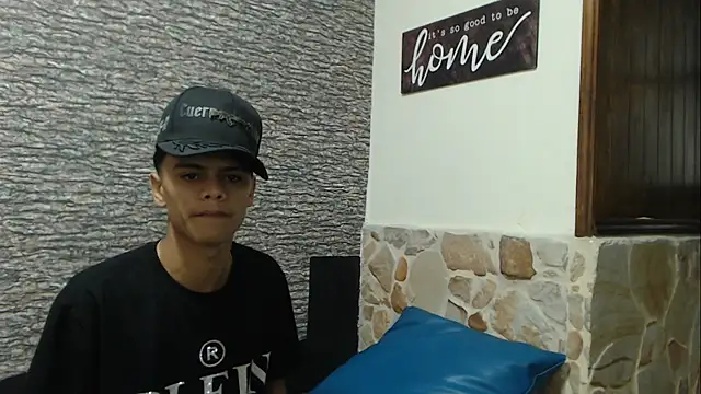 Snapshot of Billy_zander chatting on January 14, 2025, 4:40 pm Billy zander online show from January 14, 2025, 4:40 pm