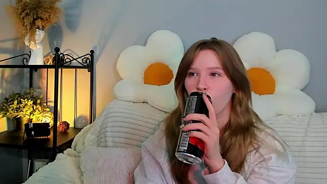 EvaStevs online show from February 3, 2025, 2:34 pm