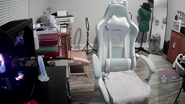 LilyFoxxx online show from February 6, 2026, 6:07 am