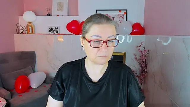 AlexandraKind online show from February 12, 2026, 1:39 pm