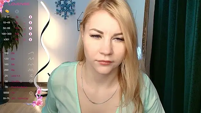 Snapshot of Ver_0nika chatting on December 16, 2024, 8:31 am Ver 0nika online show from December 16, 2024, 8:31 am