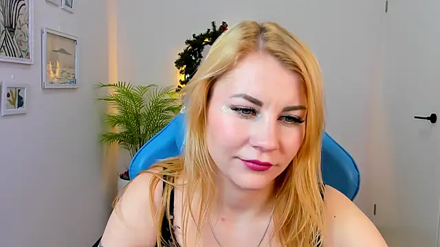 Snapshot of Ver_0nika chatting on December 22, 2024, 11:33 am Ver 0nika online show from December 22, 2024, 11:33 am