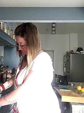 Lillyloo  online show from March 10, 2026, 7:24 am