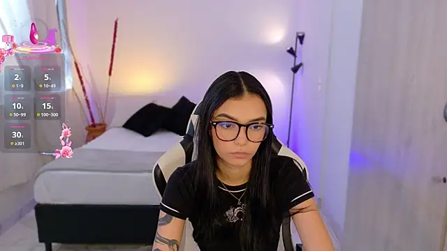 AnabelWolf online show from October 21, 2025, 2:18 pm