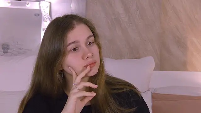 EllieHayes online show from March 5, 2026, 1:12 am