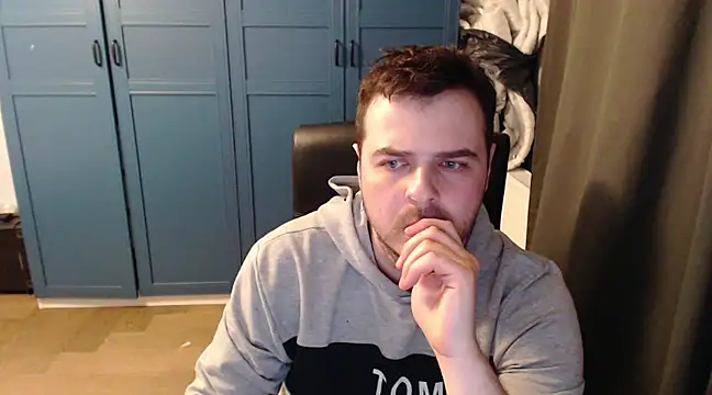 CuteMan33 online show from March 5, 2025, 8:42 pm