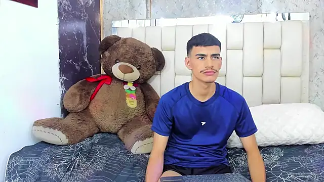 Snapshot of Bi_Latin_Boys1 chatting on December 11, 2024, 1:06 pm Bi Latin Boys1 online show from December 11, 2024, 1:06 pm