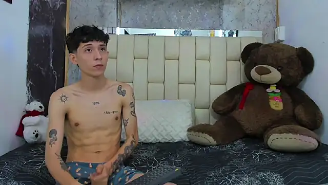 Snapshot of Bi_Latin_Boys1 chatting on December 21, 2024, 11:33 am Bi Latin Boys1 online show from December 21, 2024, 11:33 am