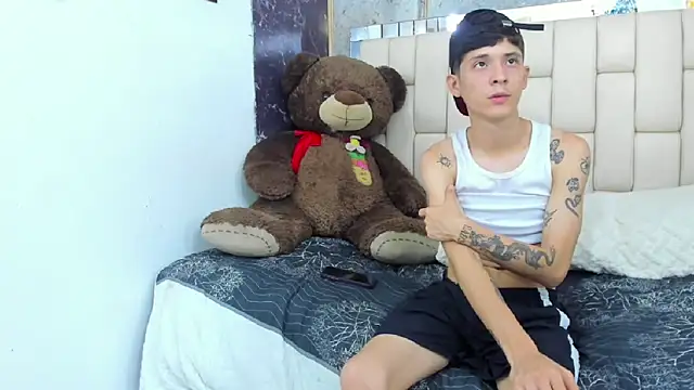 Snapshot of Bi_Latin_Boys1 chatting on December 28, 2024, 11:52 am Bi Latin Boys1 online show from December 28, 2024, 11:52 am