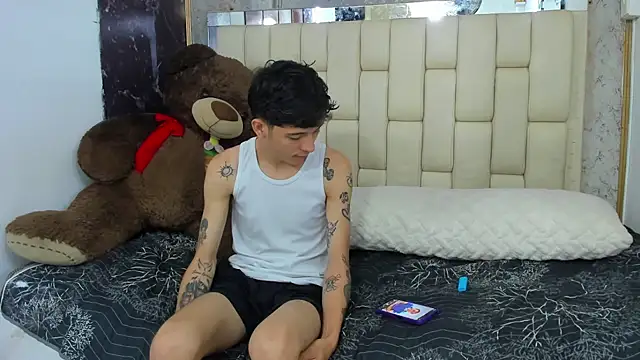 Snapshot of Bi_Latin_Boys1 chatting on December 29, 2024, 1:38 pm Bi Latin Boys1 online show from December 29, 2024, 1:38 pm