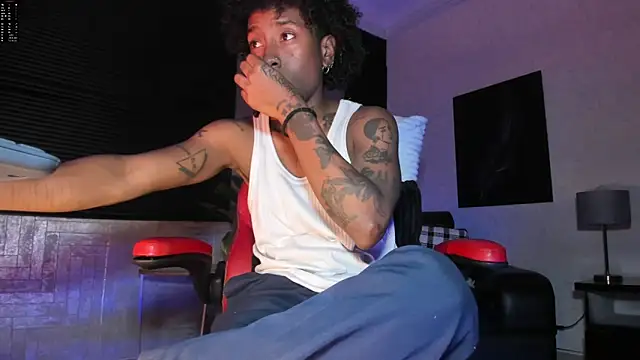 Snapshot of JhonyMiller_ chatting on February 20, 2026, 7:58 pm JhonyMiller online show from February 20, 2026, 7:58 pm