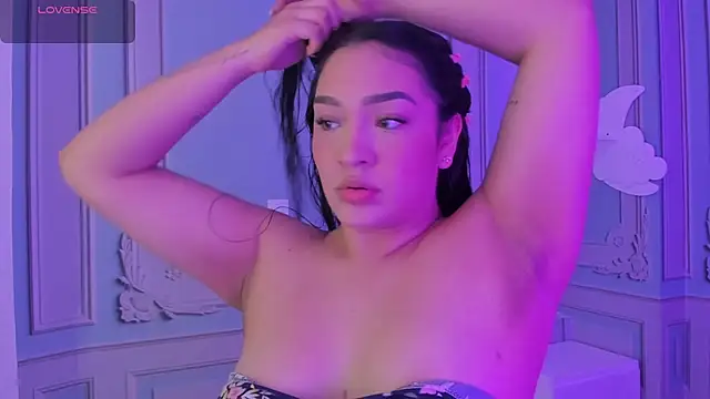 stefany duque1  online show from February 1, 2025, 3:08 am