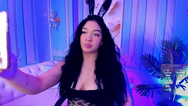 stefany duque1  online show from October 31, 2025, 6:53 pm