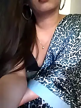 Aish29xh online show from February 6, 2025, 9:06 pm