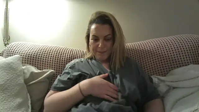 Snapshot of Gigi-Honey chatting on December 13, 2025, 10:15 pm Gigi-Honey online show from December 13, 2025, 10:15 pm