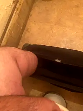 Snapshot of balint35 chatting on November 3, 2025, 2:18 pm balint35 online show from November 3, 2025, 2:18 pm