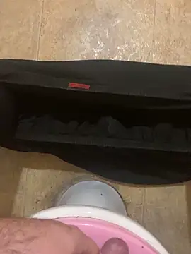 Snapshot of balint35 chatting on November 29, 2025, 8:17 am balint35 online show from November 29, 2025, 8:17 am