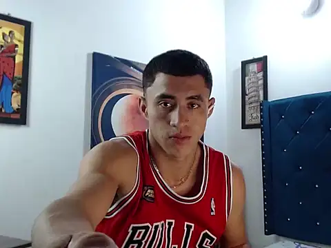 Snapshot of Cris_steban1 chatting on February 15, 2026, 5:48 am Cris steban1 online show from February 15, 2026, 5:48 am