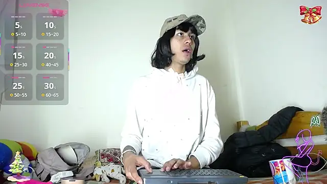 boysLittle online show from December 19, 2025, 8:10 am