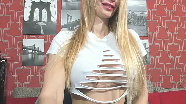 Snapshot of GoddessJulieXX chatting on February 6, 2026, 6:29 am GoddessJulieXX online show from February 6, 2026, 6:29 am