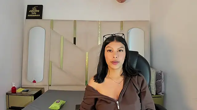 Salmaportman69 online show from February 4, 2026, 9:09 pm