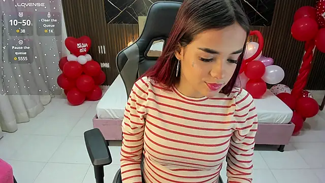 Snapshot of Lolly_18 chatting on February 12, 2025, 12:01 pm Lolly 18 online show from February 12, 2025, 12:01 pm