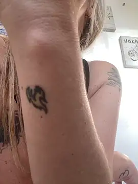 viktoria davis  online show from February 21, 2026, 10:11 pm